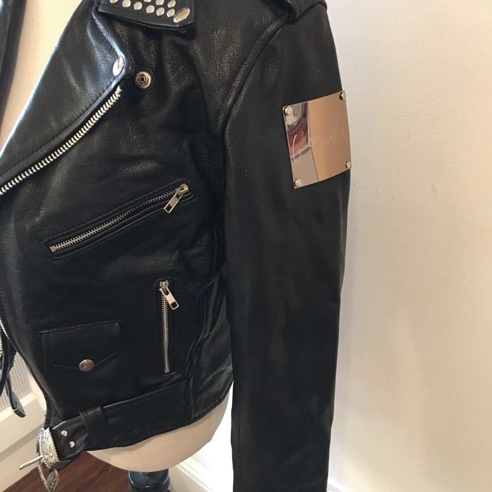 Understated Leather Jacket With Shoulder Detail - image 4